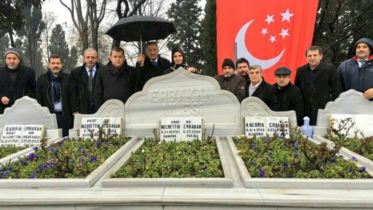 Muhtarlar Prof.Dr. Necmettin Erbakan Kabrine ziyarette bulundu..